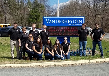 RPI SCIENCE AMBASSADORS VISIT VANDERHEYDEN  FOR A DAY OF SCIENCE EXPERTISE